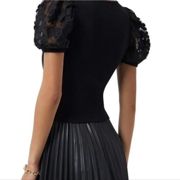 NWOT French Connection floral puff sleeve top - Picture 2 of 8